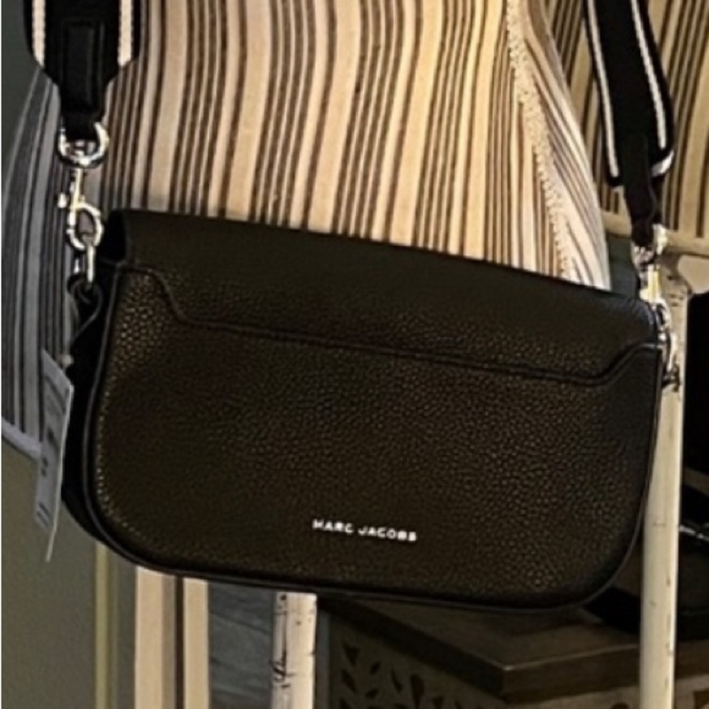 🛑 1 hour sale. Marc Jacobs, Black Leather Signet Turnlock crossbody/Shoulder Bag